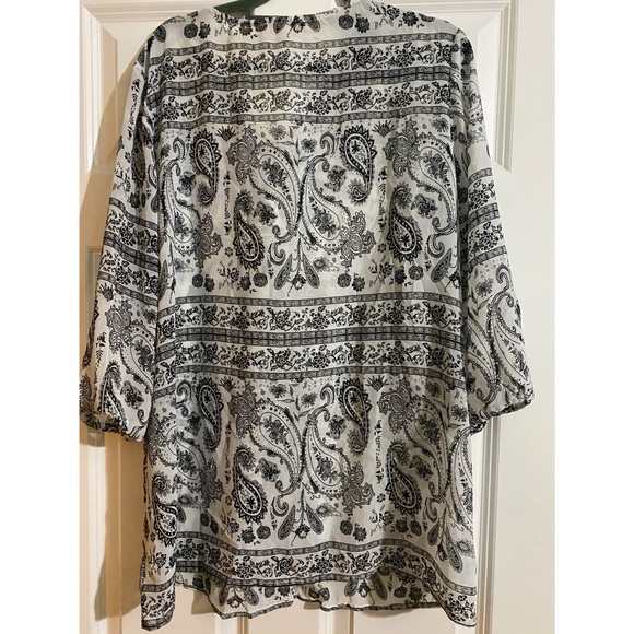 Gibson Latimer, black and white, paisley print blouse - Picture 3 of 6